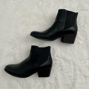 Women’s Chelsea Ankle Boot Forever 21